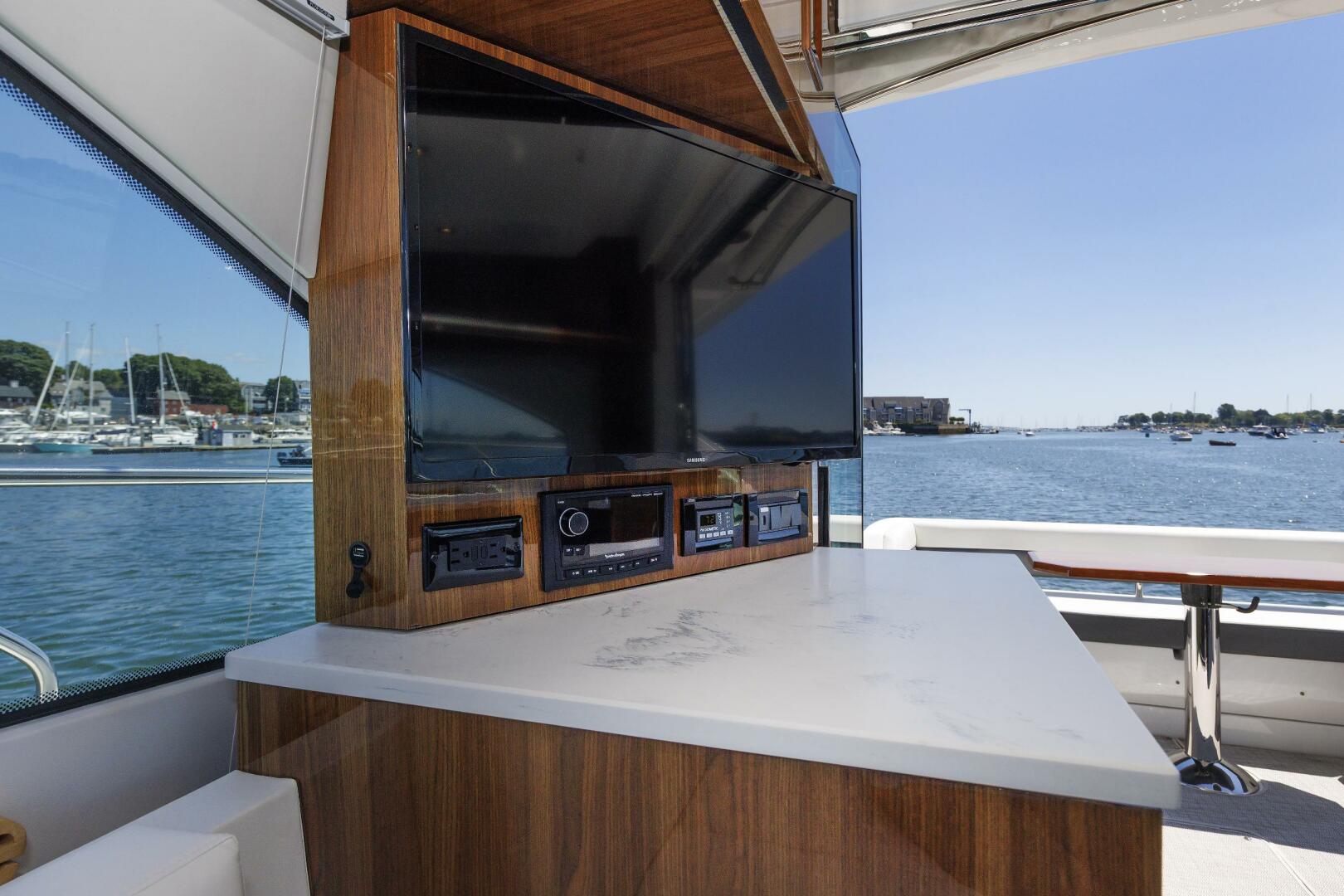 Cruisers Yachts 2021-Wicked Nauti Danvers-Massachusetts-United States-Salon   TV-5482692 | Thumbnail