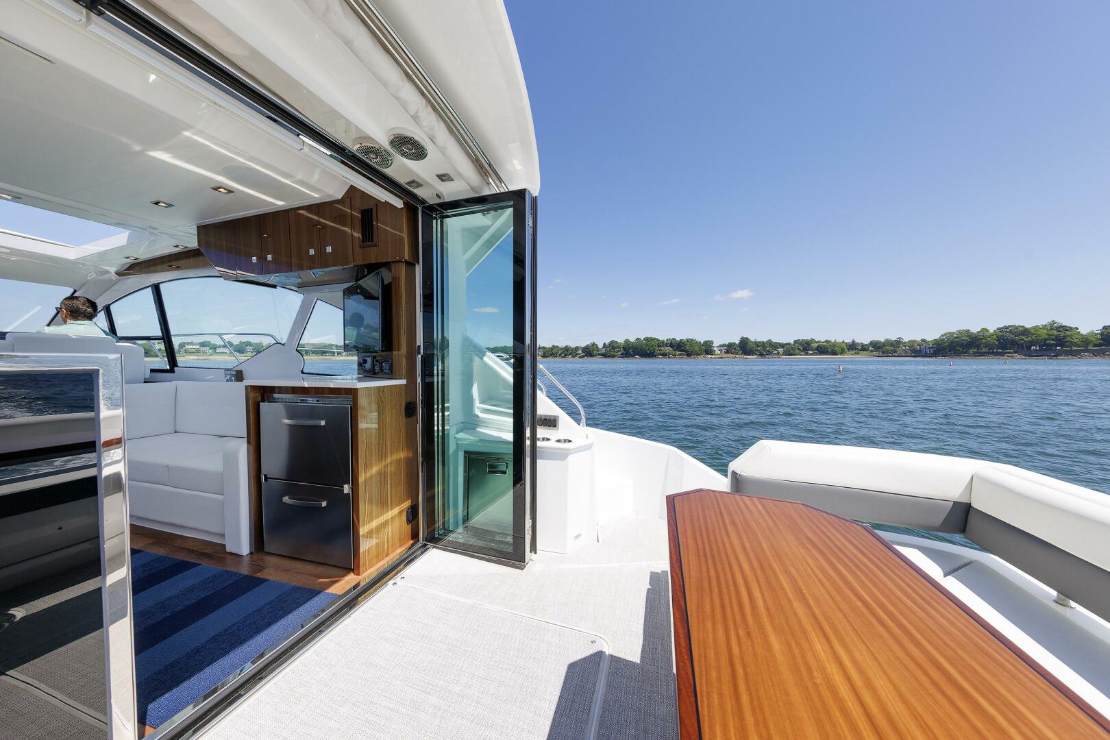 Cruisers Yachts 2021-Wicked Nauti Danvers-Massachusetts-United States-Cockpit-5482685 | Thumbnail