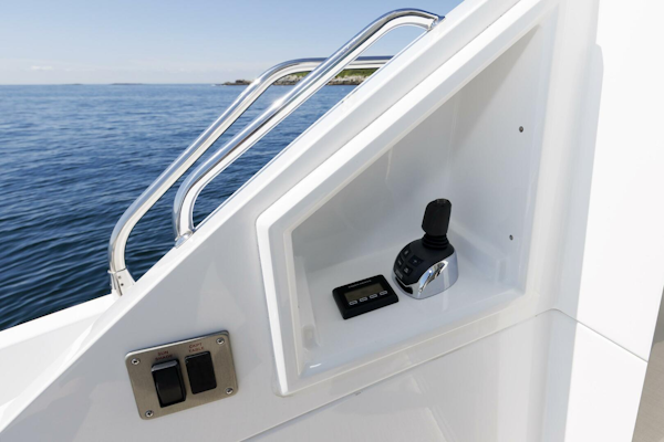 Cruisers Yachts 2021-Wicked Nauti Danvers-Massachusetts-United States-Cockpit   Joystick-5482683