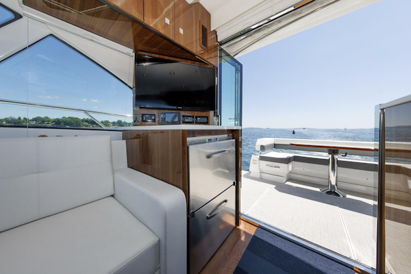Cruisers Yachts 2021-Wicked Nauti Danvers-Massachusetts-United States-Salon-5482691