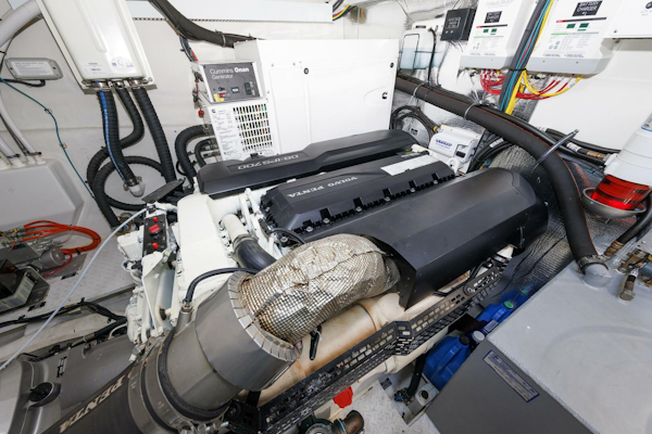 Cruisers Yachts 2021-Wicked Nauti Danvers-Massachusetts-United States-Engine   Port-5482725