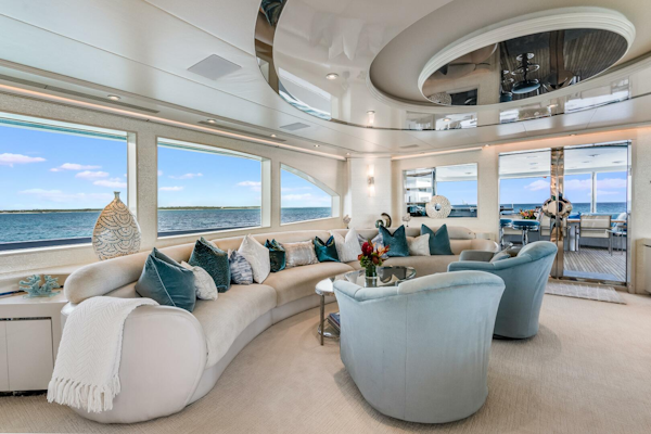 Westship-Skylounge 2001-CUPCAKE Fort Lauderdale-Florida-United States-Salon-5540199