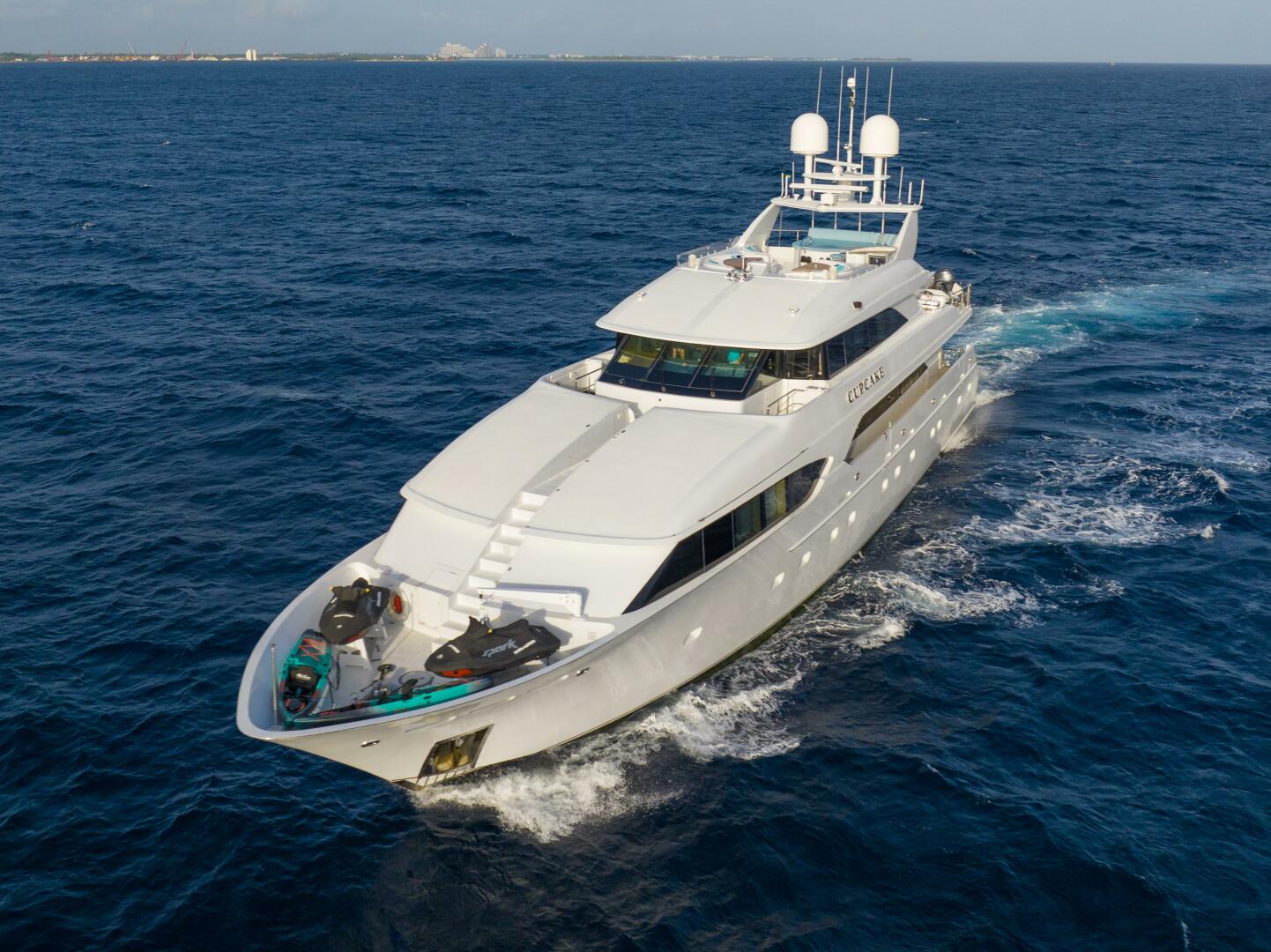 Westship-Skylounge 2001-CUPCAKE Fort Lauderdale-Florida-United States-Foredeck Aerial-5540250 | Thumbnail