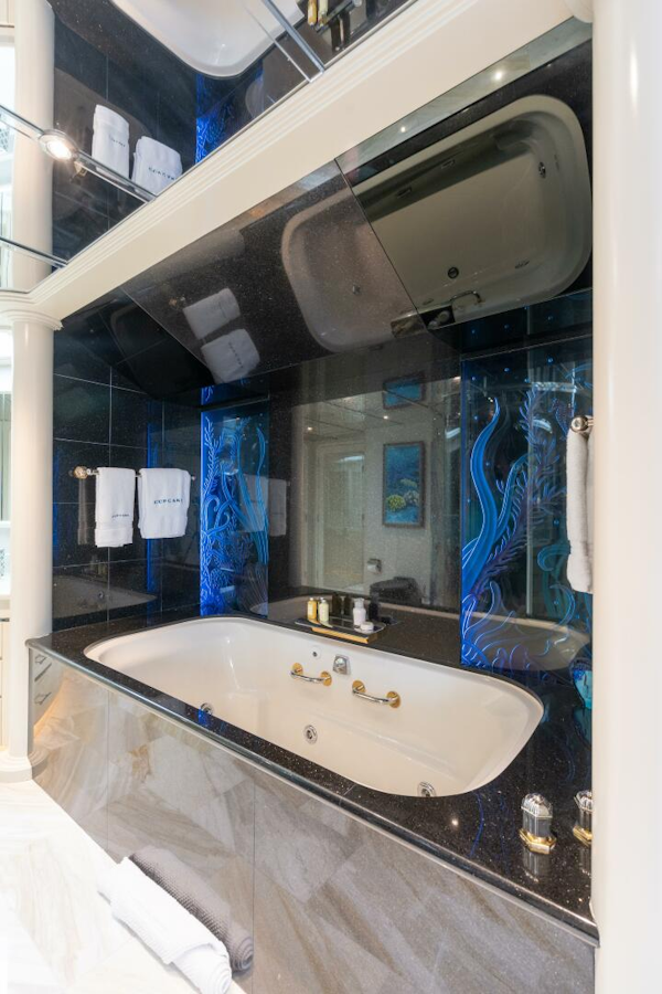 Westship-Skylounge 2001-CUPCAKE Fort Lauderdale-Florida-United States-Primary Tub-5540215