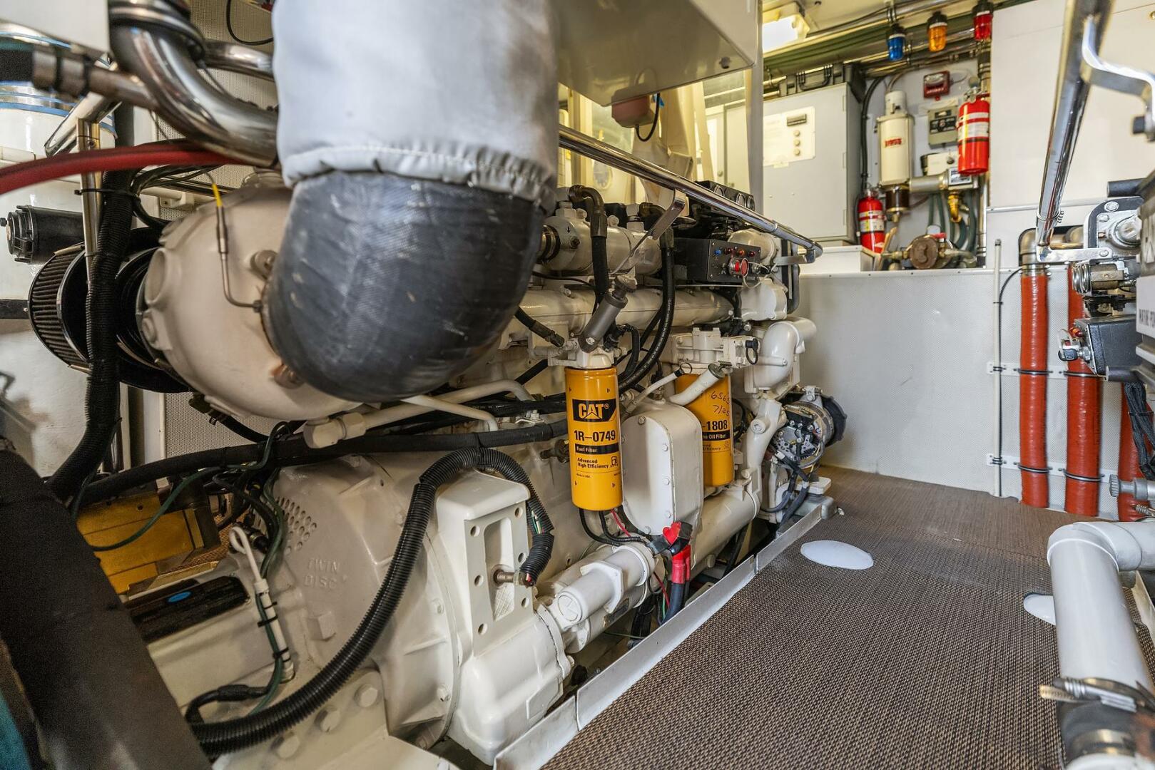 Rayburn Custom Yachts-Flush Deck 2001-JADE PANAMA Bellevue-Washington-United States-Engine Room-5692349 | Thumbnail