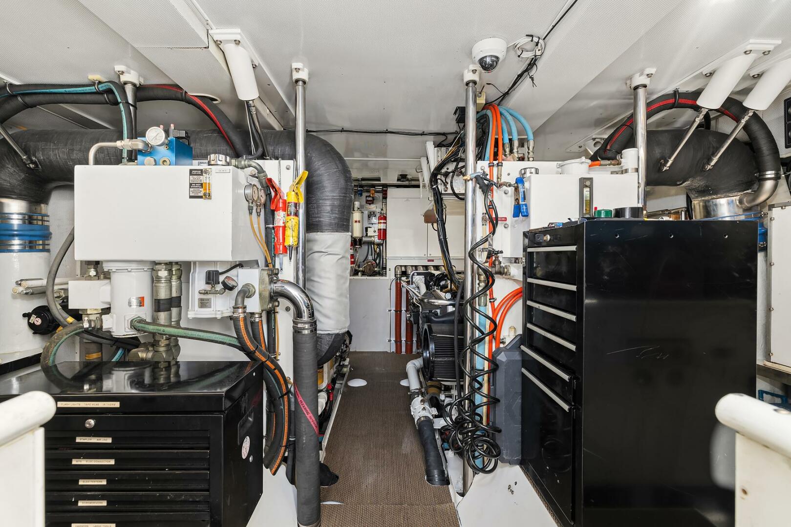 Rayburn Custom Yachts-Flush Deck 2001-JADE PANAMA Bellevue-Washington-United States-Engine Room-5685741 | Thumbnail