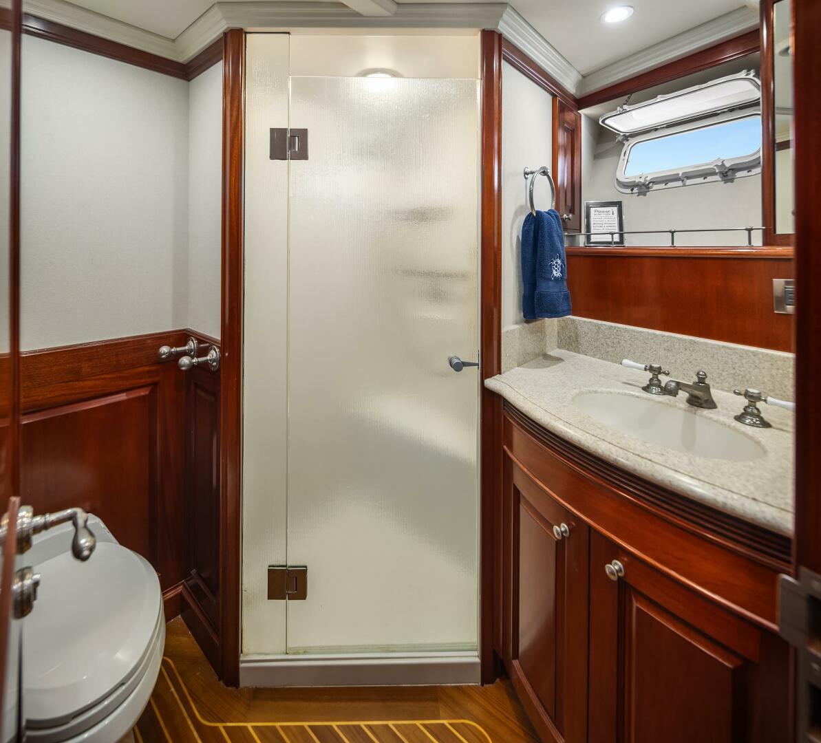 Rayburn Custom Yachts-Flush Deck 2001-JADE PANAMA Bellevue-Washington-United States-VIP Stateroom Ensuite-5685727 | Thumbnail