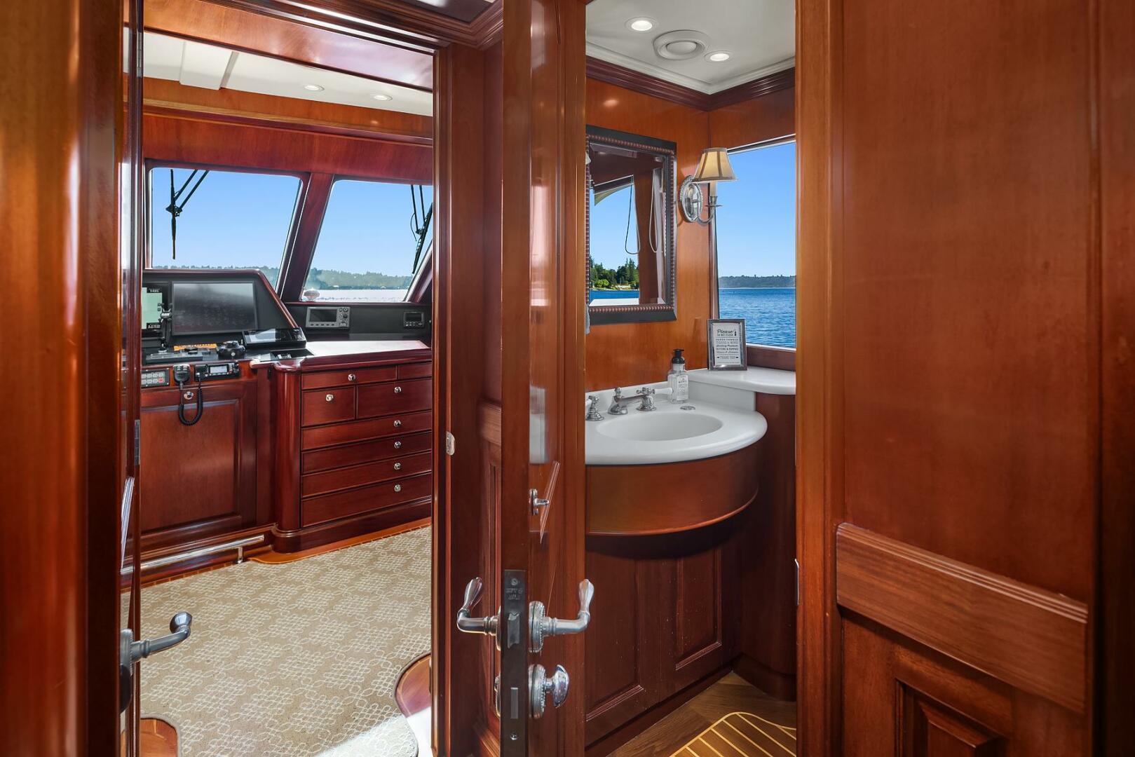 Rayburn Custom Yachts-Flush Deck 2001-JADE PANAMA Bellevue-Washington-United States-Day Head-5691221 | Thumbnail