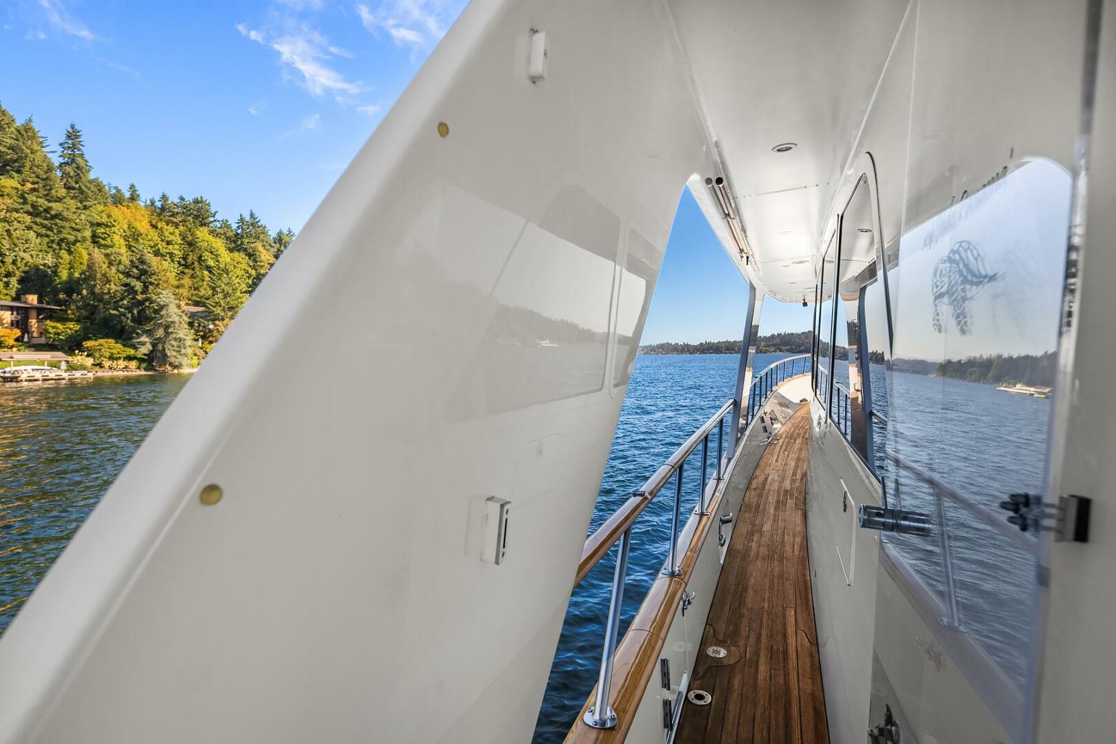 Rayburn Custom Yachts-Flush Deck 2001-JADE PANAMA Bellevue-Washington-United States-Side Deck-5692335 | Thumbnail