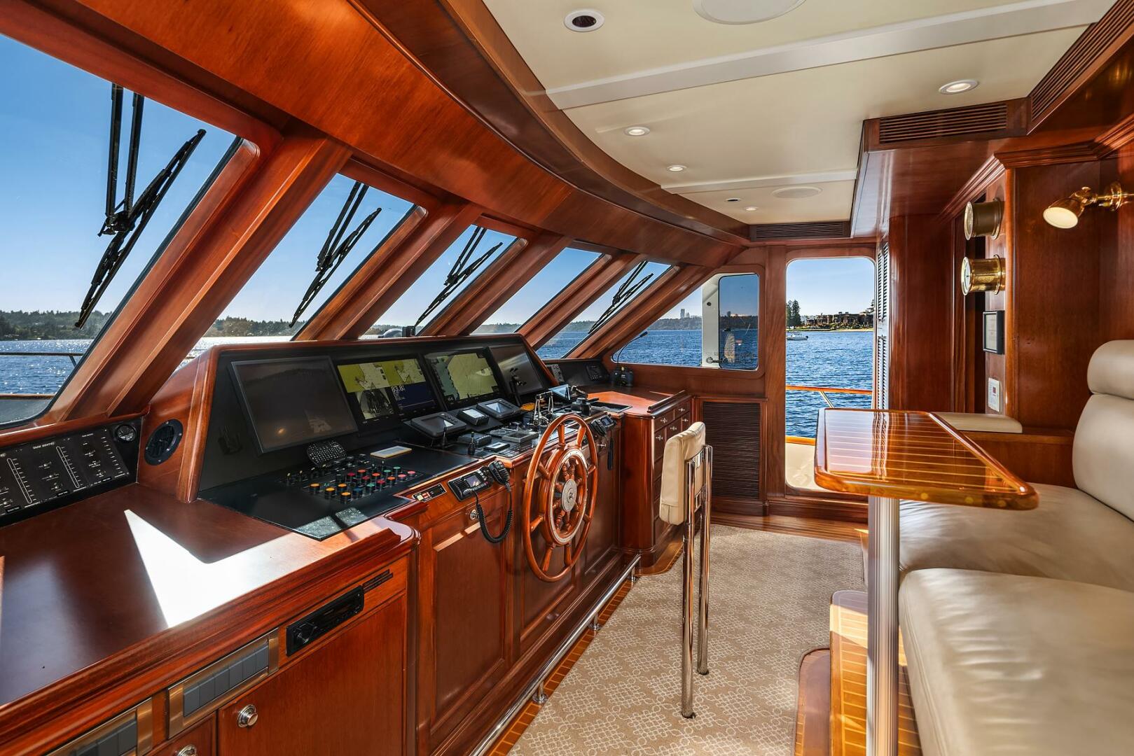 Rayburn Custom Yachts-Flush Deck 2001-JADE PANAMA Bellevue-Washington-United States-Helm-5691427 | Thumbnail