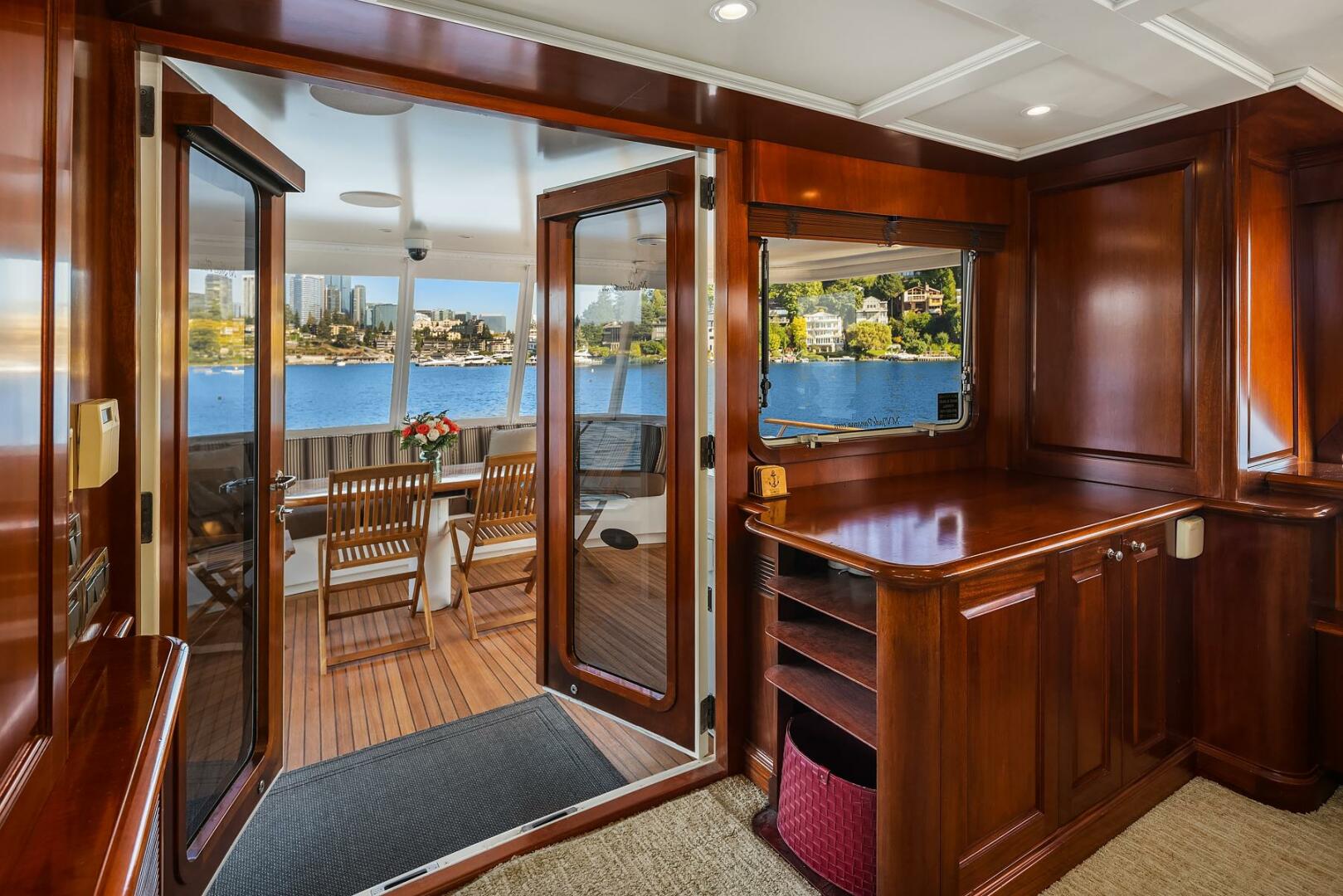 Rayburn Custom Yachts-Flush Deck 2001-JADE PANAMA Bellevue-Washington-United States-Aft Deck Access-5691193 | Thumbnail