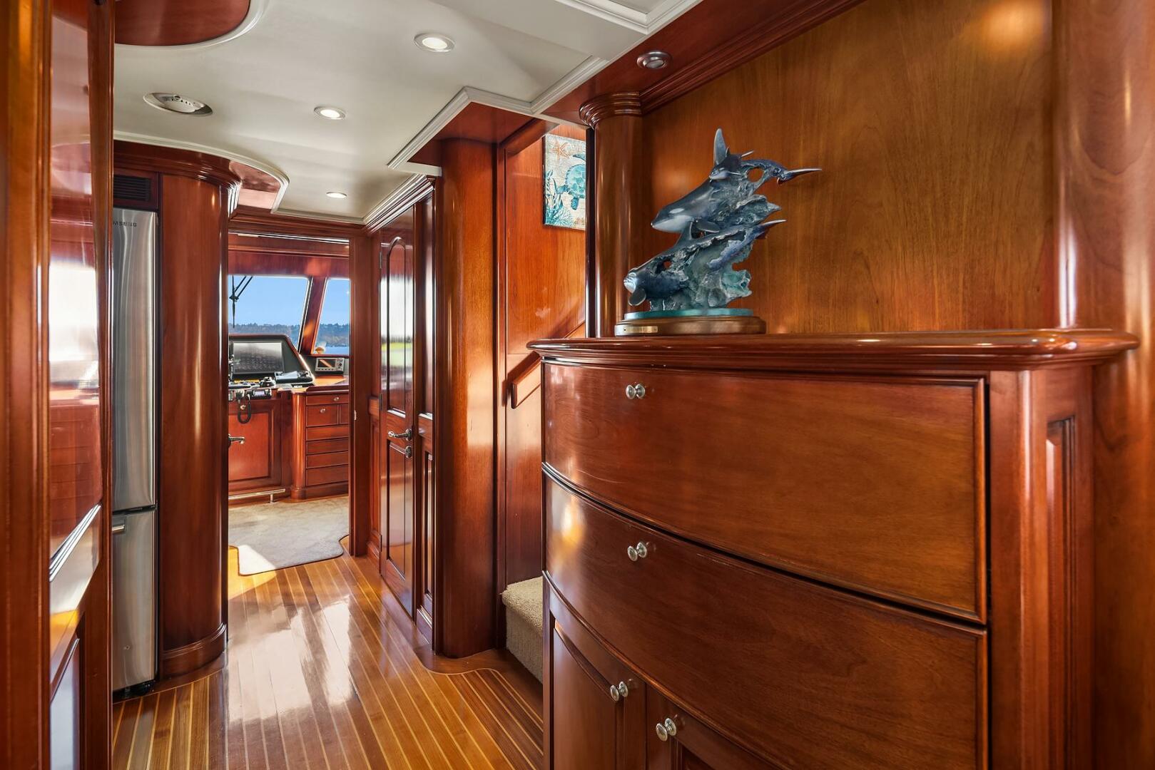 Rayburn Custom Yachts-Flush Deck 2001-JADE PANAMA Bellevue-Washington-United States-Foyer-5691115 | Thumbnail