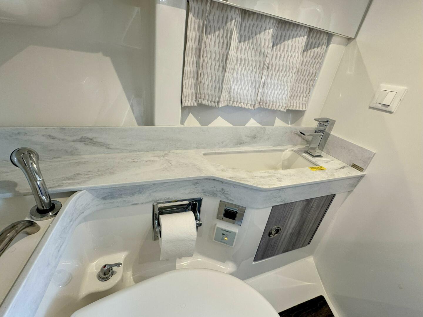 Formula-350 Crossover Bowrider 2024 -Charlevoix-Michigan-United States-5550349 | Thumbnail