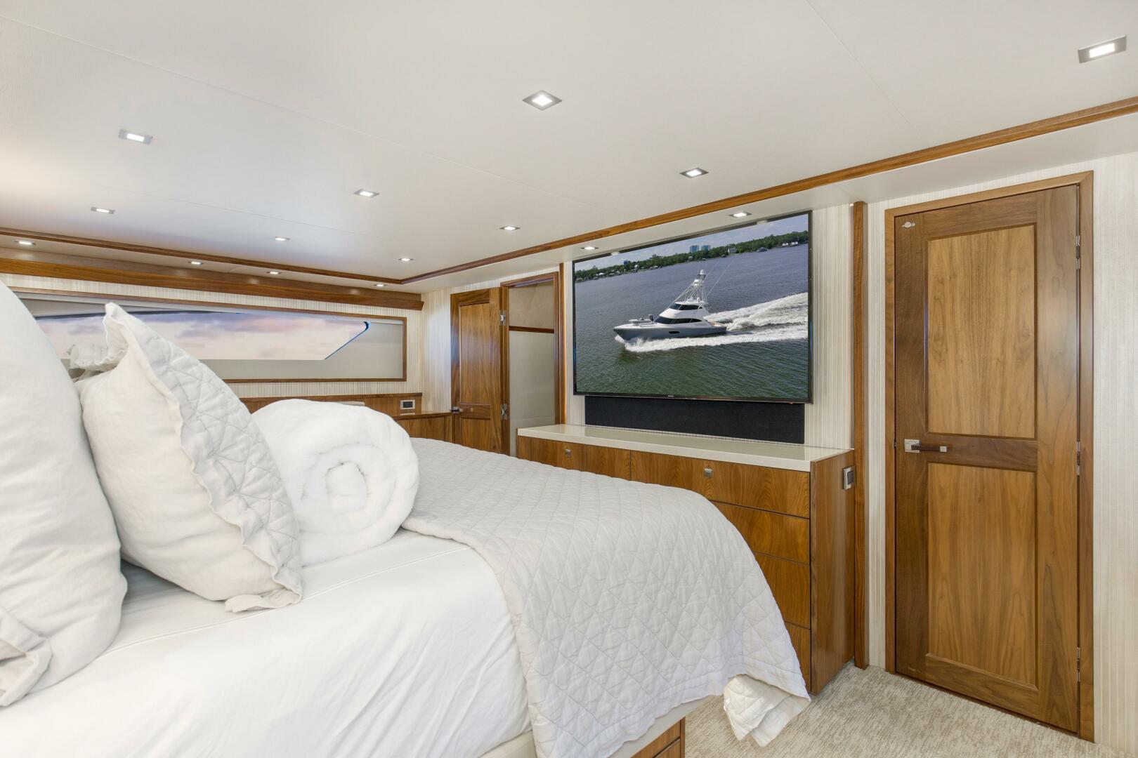 Viking-92 Enclosed Bridge 2016-Touché Orange Beach-Alabama-United States-2016 92 Viking Enclosed Bridge Touche Master Stateroom  (3)-5551730 | Thumbnail