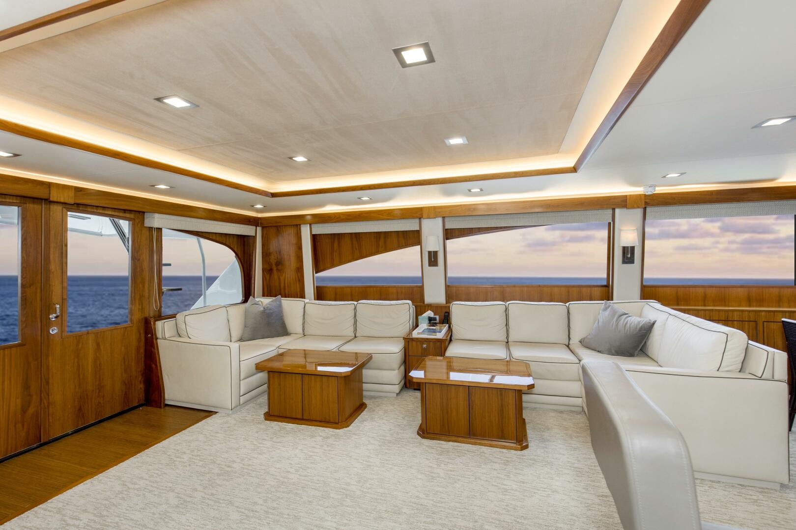 Viking-92 Enclosed Bridge 2016-Touché Orange Beach-Alabama-United States-2016 92 Viking Enclosed Bridge Touche Salon-5551627 | Thumbnail