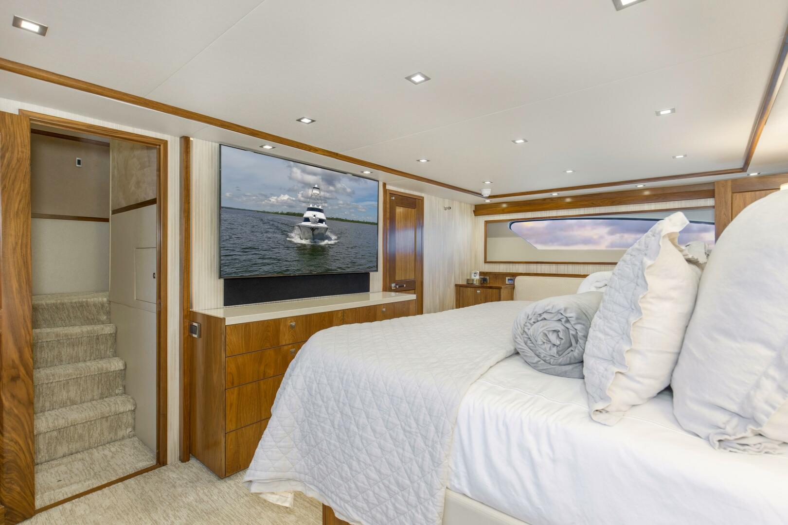 Viking-92 Enclosed Bridge 2016-Touché Orange Beach-Alabama-United States-2016 92 Viking Enclosed Bridge Touche Master Stateroom  (5)-5551732 | Thumbnail