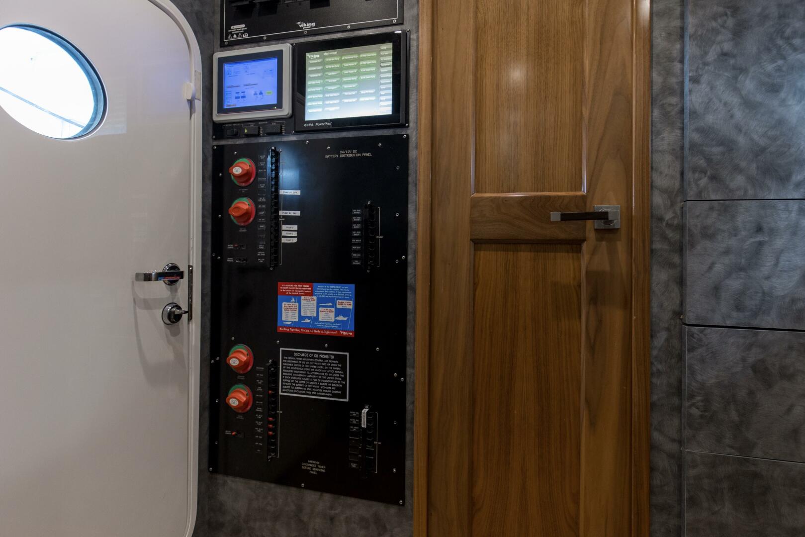 Viking-92 Enclosed Bridge 2016-Touché Orange Beach-Alabama-United States-2016 92 Viking Enclosed Bridge Touche Crew Quarters (1)-5551750 | Thumbnail