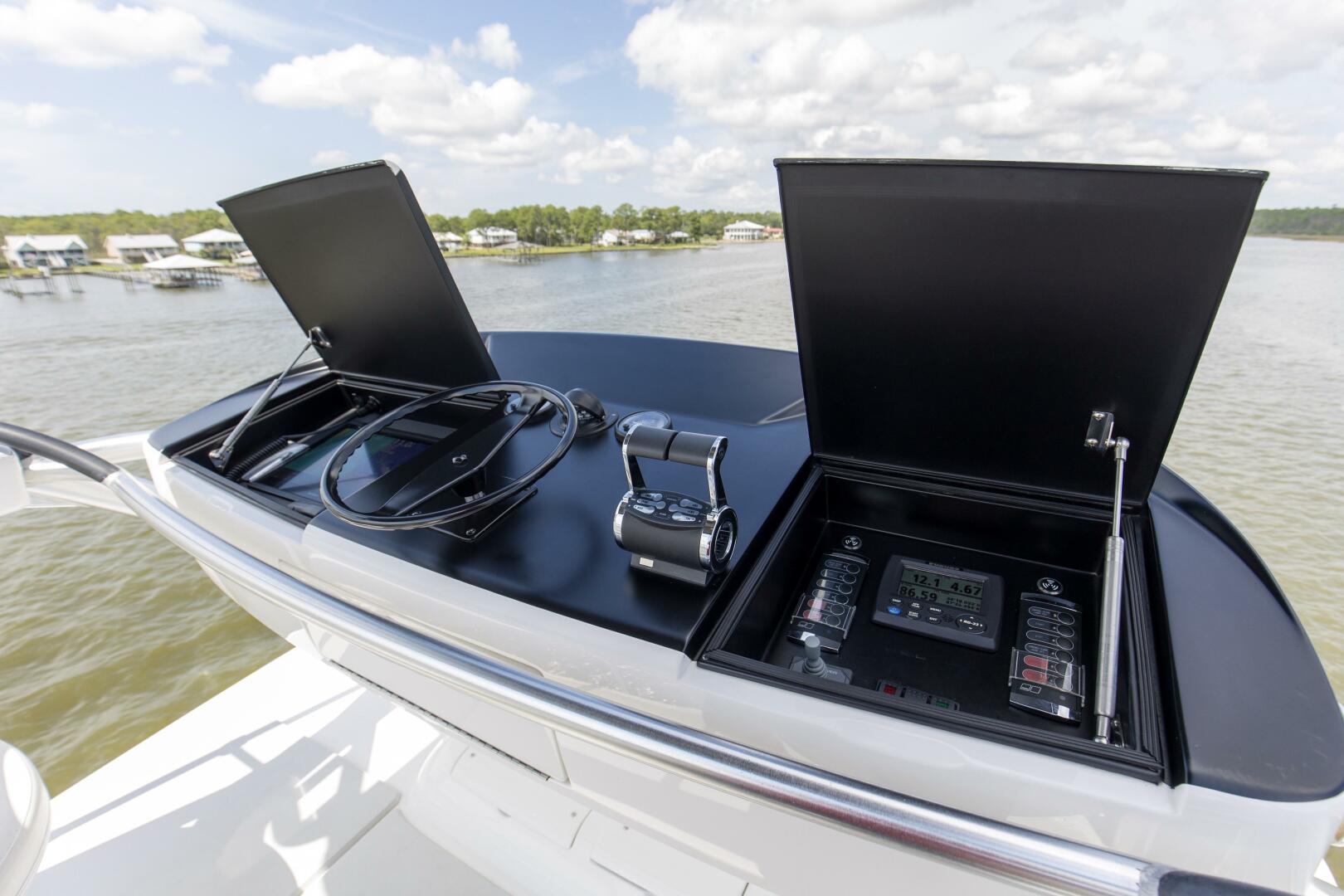 Viking-92 Enclosed Bridge 2016-Touché Orange Beach-Alabama-United States-2016 92 Viking Enclosed Bridge Touche Bridge Tower (3)-5551809 | Thumbnail