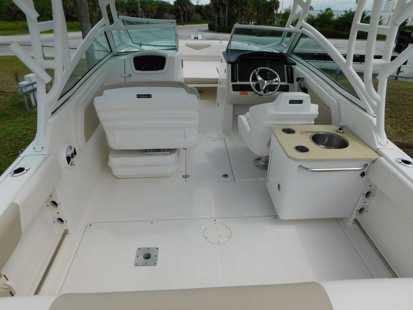 Robalo-R247 Dual Console 2016 -Ft. Pierce-Florida-United States-5556743 | Thumbnail