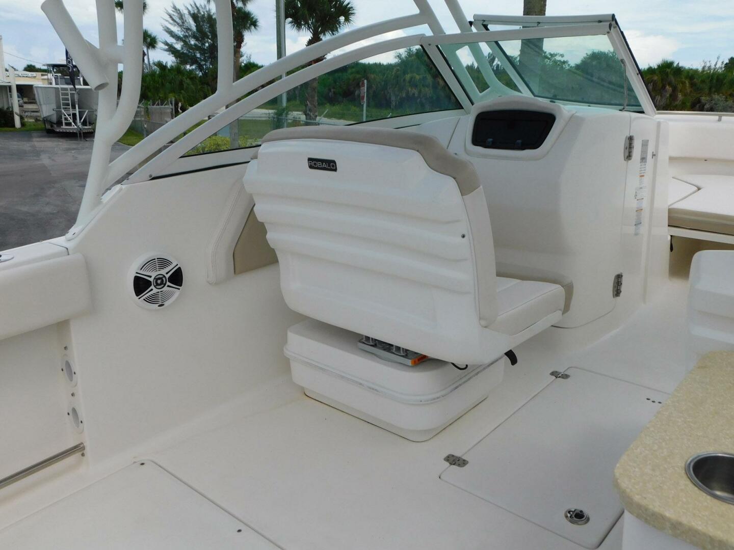 Robalo-R247 Dual Console 2016 -Ft. Pierce-Florida-United States-5556734 | Thumbnail