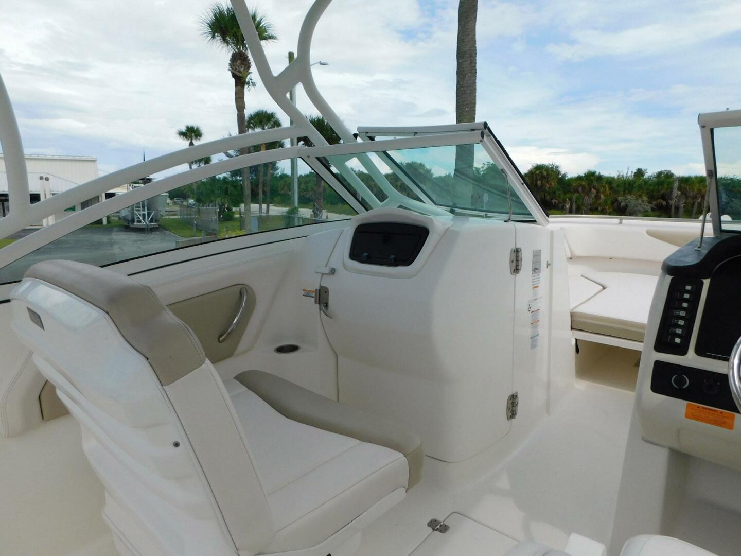 Robalo-R247 Dual Console 2016 -Ft. Pierce-Florida-United States-5556733 | Thumbnail