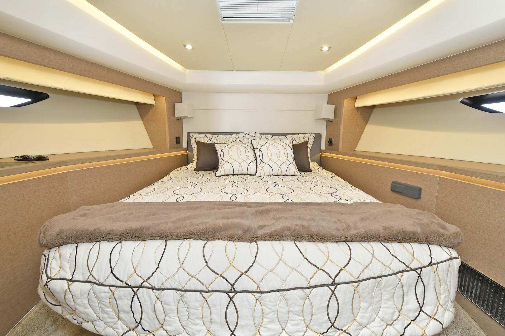 Prestige-560 Fly 2018 -Staten Island-New York-United States-5560024 | Thumbnail