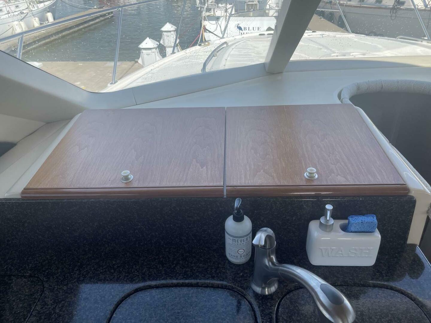 Meridian-411 Sedan 2006-SPOONBILL Mount Pleasant-South Carolina-United States-5569880 | Thumbnail