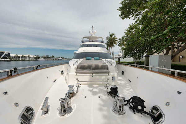 Horizon-P110 Tri-Deck 2012-IN THE ZONE Jupiter-Florida-United States-BOW -5576024