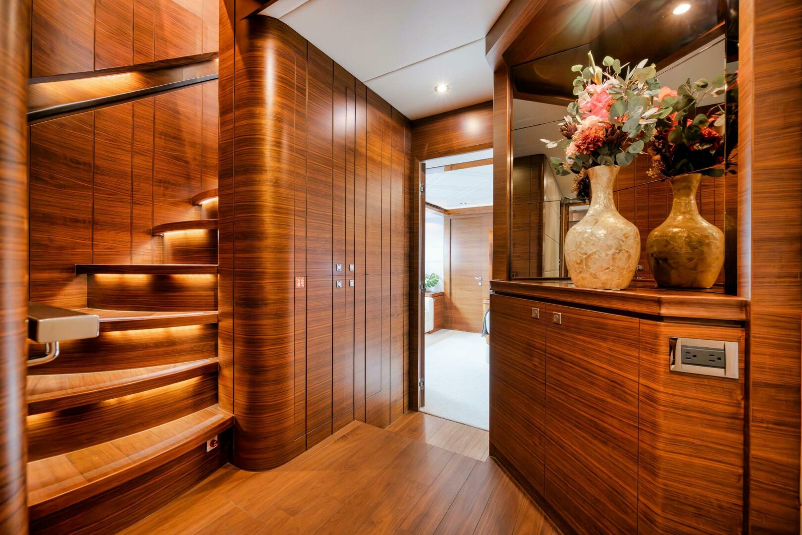 Horizon-P110 Tri-Deck 2012-IN THE ZONE Jupiter-Florida-United States-LOWER GUEST FOYER -5576004 | Thumbnail