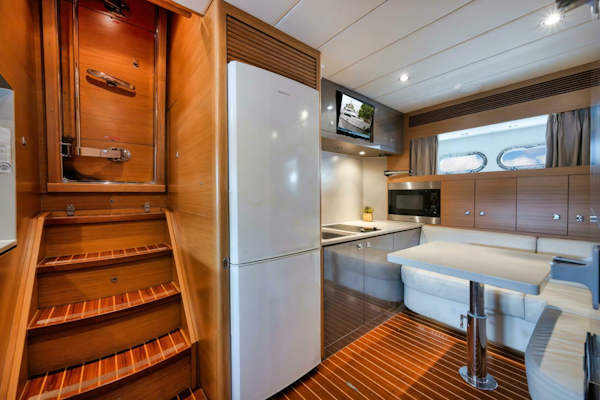 Horizon-P110 Tri-Deck 2012-IN THE ZONE Jupiter-Florida-United States-CREW MESS-5576026