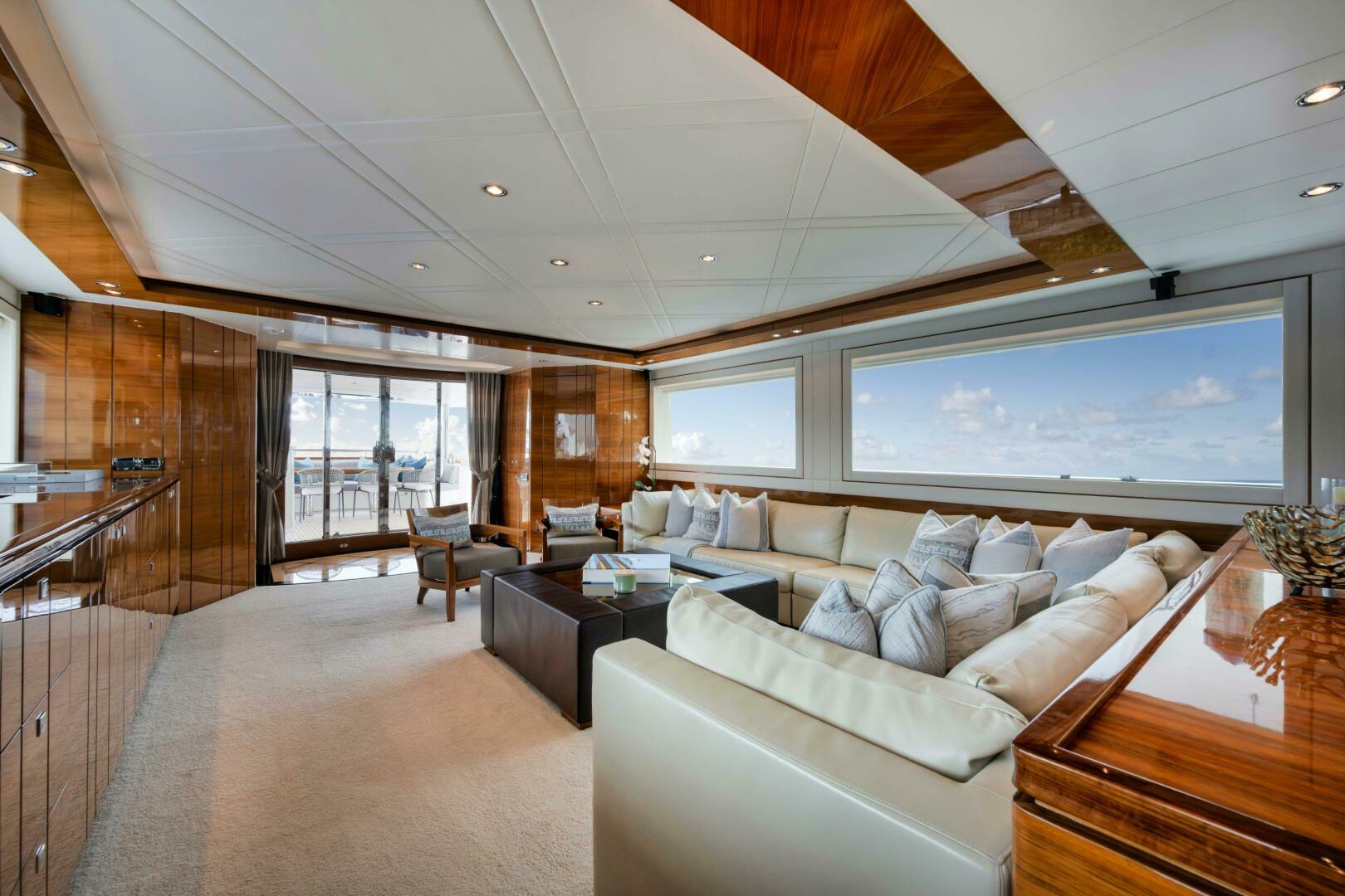 Horizon-P110 Tri-Deck 2012-IN THE ZONE Jupiter-Florida-United States-MAIN SALON-5575993 | Thumbnail