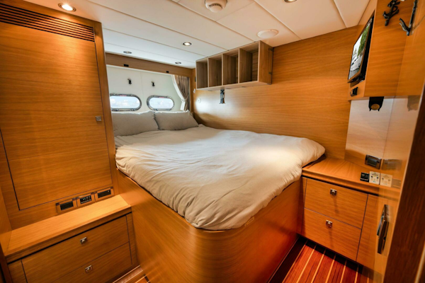 Horizon-P110 Tri-Deck 2012-IN THE ZONE Jupiter-Florida-United States-CAPTAINS CABIN-5576028