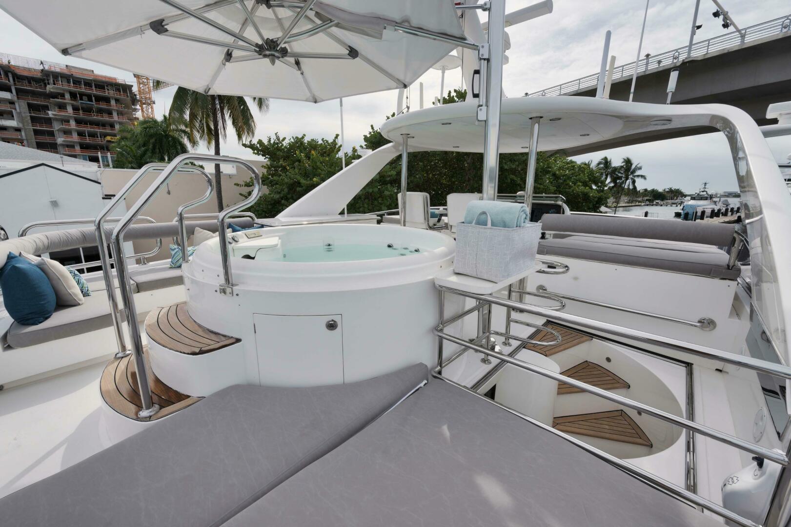 Horizon-P110 Tri-Deck 2012-IN THE ZONE Jupiter-Florida-United States-SUN DECK HOT TUB -5576022 | Thumbnail