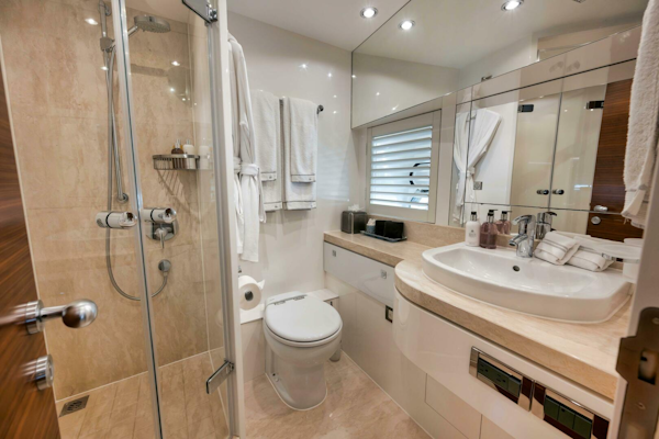 Horizon-P110 Tri-Deck 2012-IN THE ZONE Jupiter-Florida-United States-VIP ENSUITE -5576011