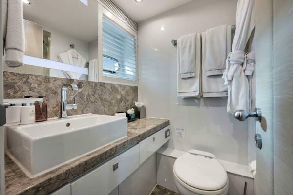 Horizon-P110 Tri-Deck 2012-IN THE ZONE Jupiter-Florida-United States-STBD GUEST CONVERTIBLE STATEROOM ENSUITE HEAD -5576013