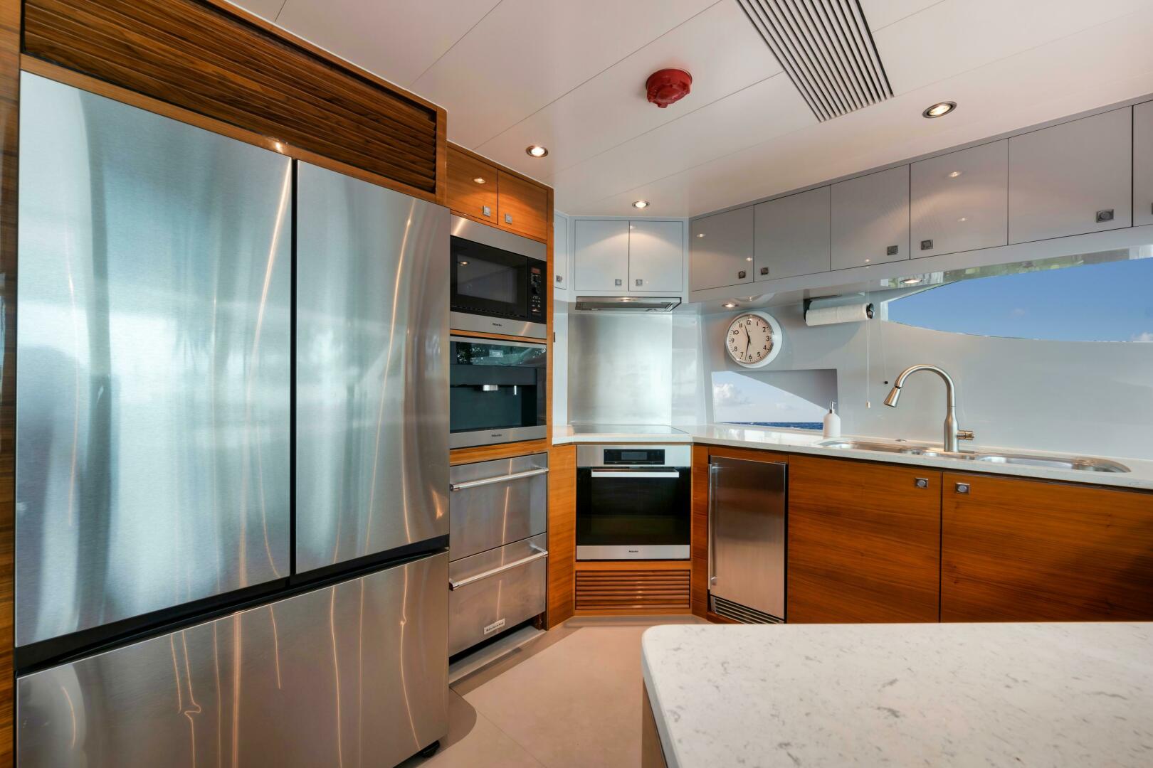 Horizon-P110 Tri-Deck 2012-IN THE ZONE Jupiter-Florida-United States-GALLEY-5575999 | Thumbnail