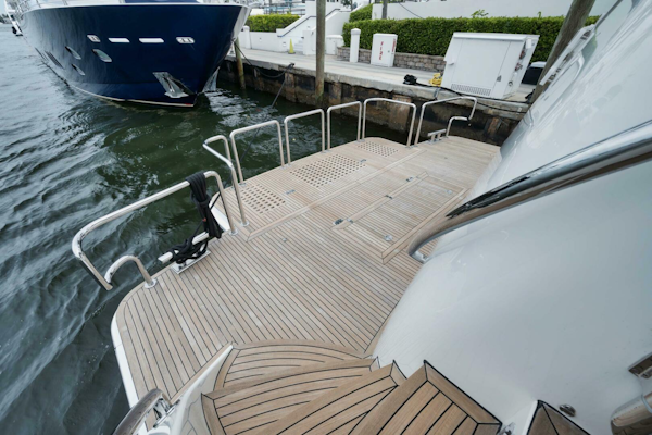 Horizon-P110 Tri-Deck 2012-IN THE ZONE Jupiter-Florida-United States-SWIM PLATFORM -5576034