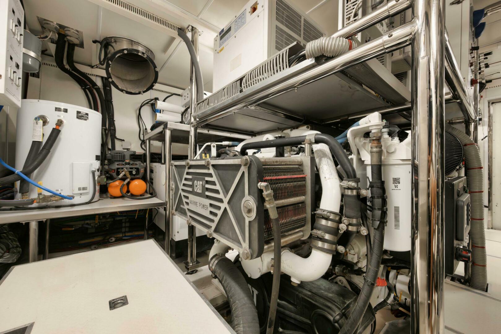 Horizon-P110 Tri-Deck 2012-IN THE ZONE Jupiter-Florida-United States-ENGINE ROOM-5576032 | Thumbnail