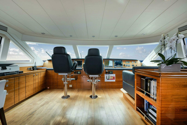 Horizon-P110 Tri-Deck 2012-IN THE ZONE Jupiter-Florida-United States-BRIDGE DECK HELM-5576016