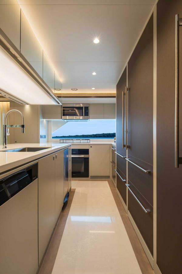 Horizon-FD90-234 2026-FD90-234 Fort Lauderdale-Florida-United States-The New Horizon FD90 Split-Use Skylounge Hull 34-5603117
