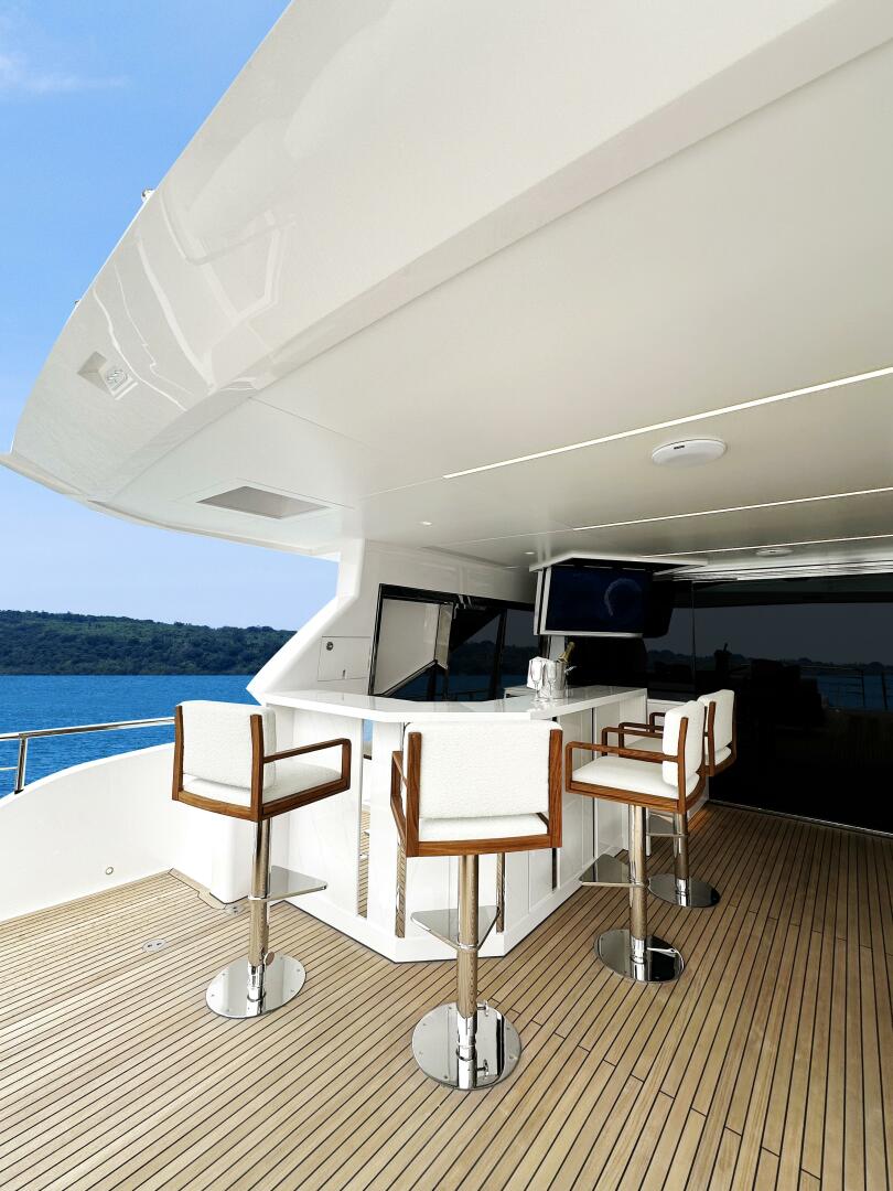 Horizon-FD90-234 2026-FD90-234 Fort Lauderdale-Florida-United States-The New Horizon FD90 Split-Use Skylounge Hull 34-5603108 | Thumbnail