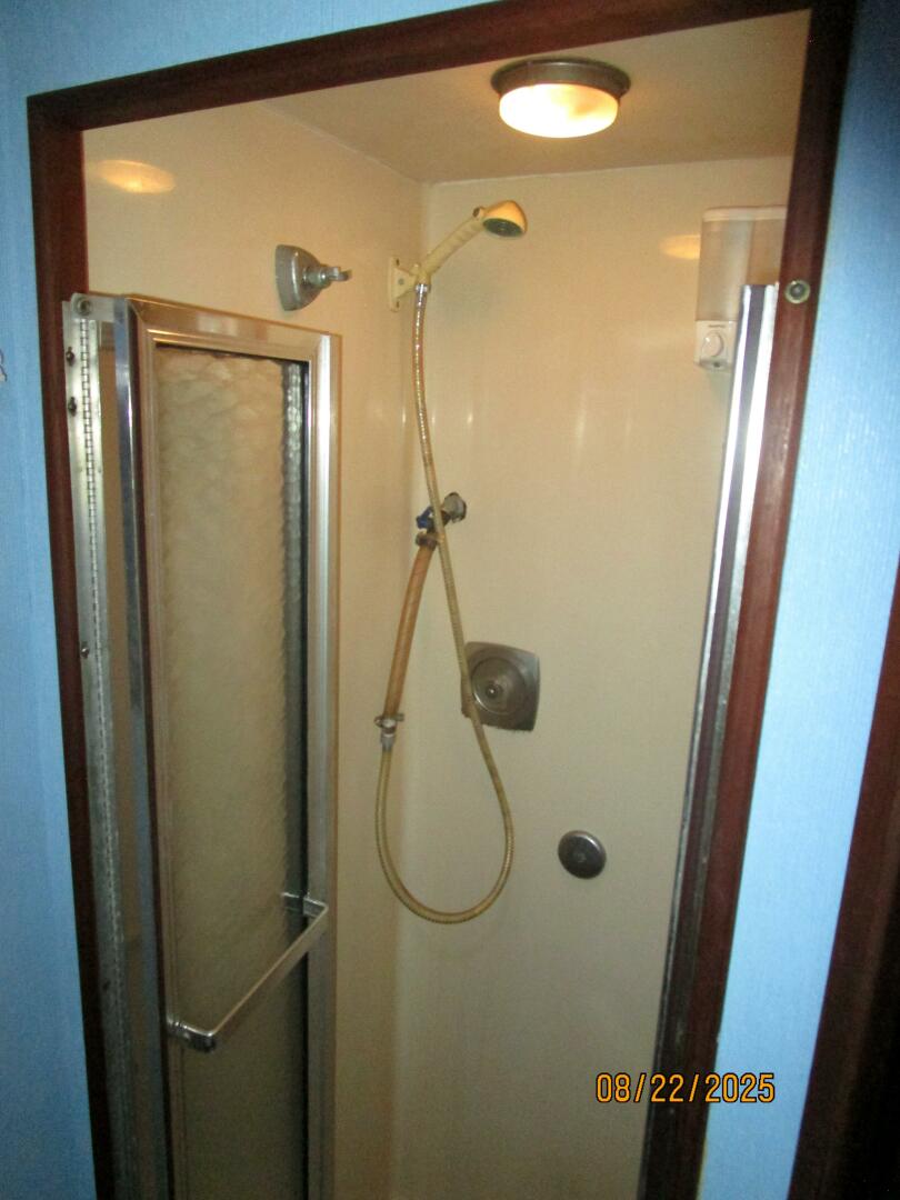Viking-44 1984-No Regrets Marathon-Florida-United States-44 Viking master stateroom shower-5581892 | Thumbnail