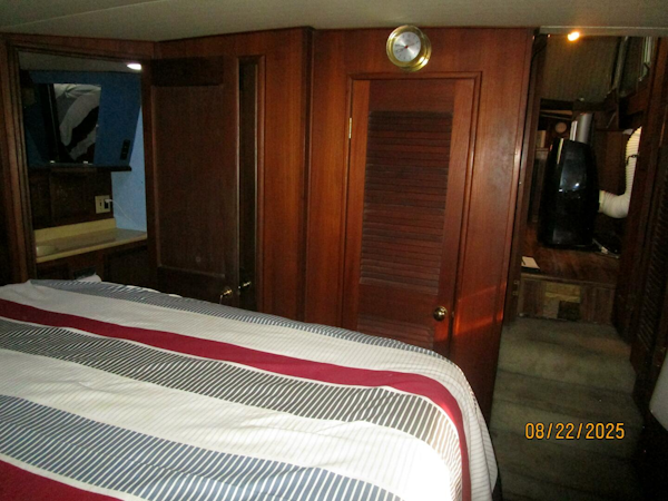 Viking-44 1984-No Regrets Marathon-Florida-United States-44 Viking master stateroom forward-5581914