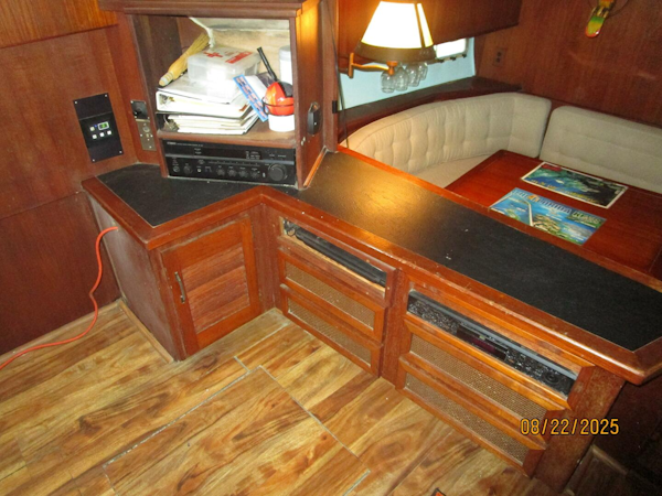 Viking-44 1984-No Regrets Marathon-Florida-United States-44 Viking salon port forward-5581953