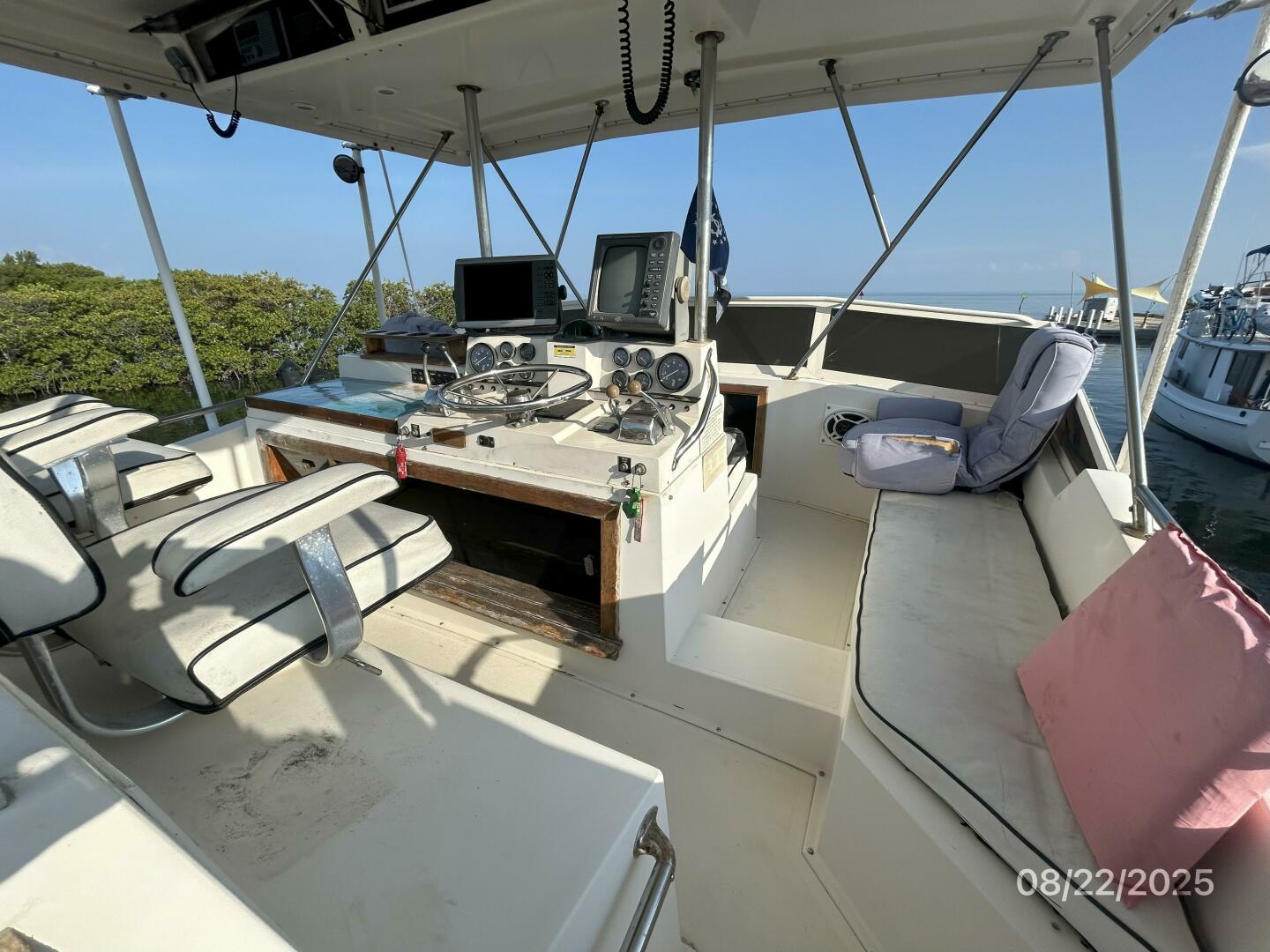 Viking-44 1984-No Regrets Marathon-Florida-United States-44 Viking flybridge forward-5581849 | Thumbnail
