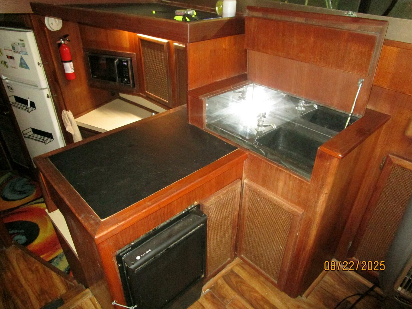 Viking-44 1984-No Regrets Marathon-Florida-United States-44 Viking salon starboard forward-5581955 | Thumbnail