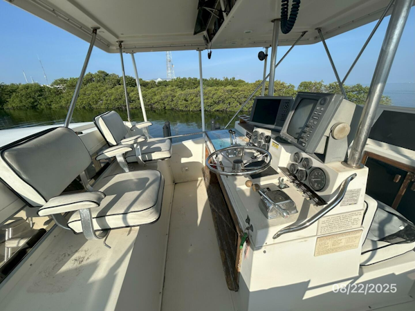 Viking-44 1984-No Regrets Marathon-Florida-United States-44 Viking flybridge port-5581857