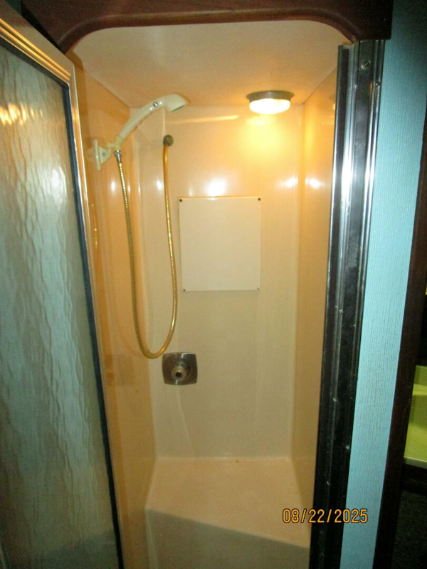 Viking-44 1984-No Regrets Marathon-Florida-United States-44 Viking guest stateroom shower-5581870