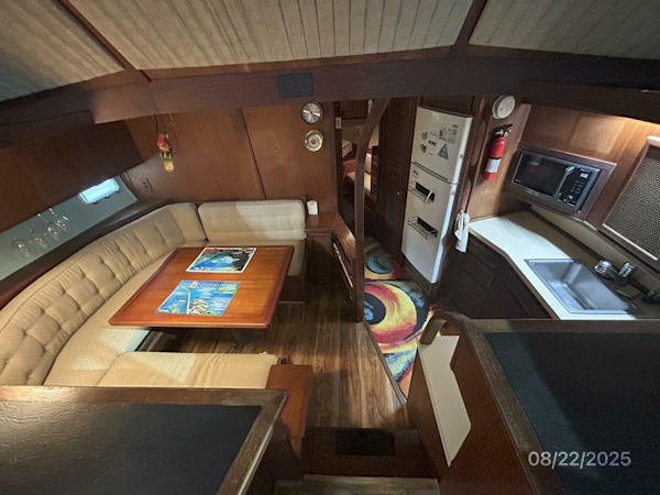 Viking-44 1984-No Regrets Marathon-Florida-United States-44 Viking dinette-galley-5581846