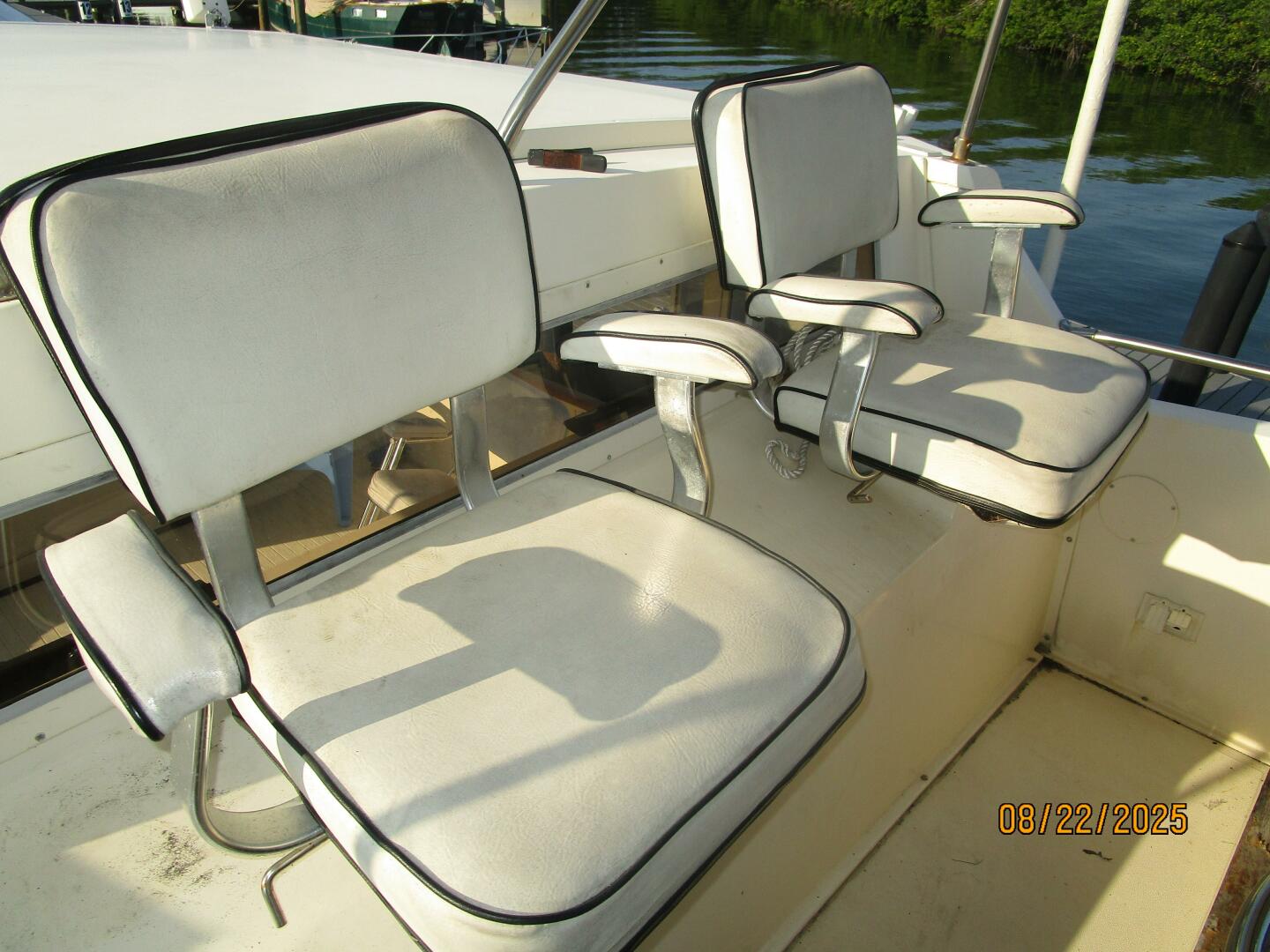Viking-44 1984-No Regrets Marathon-Florida-United States-44 Viking flybridge helmseats-5581854 | Thumbnail